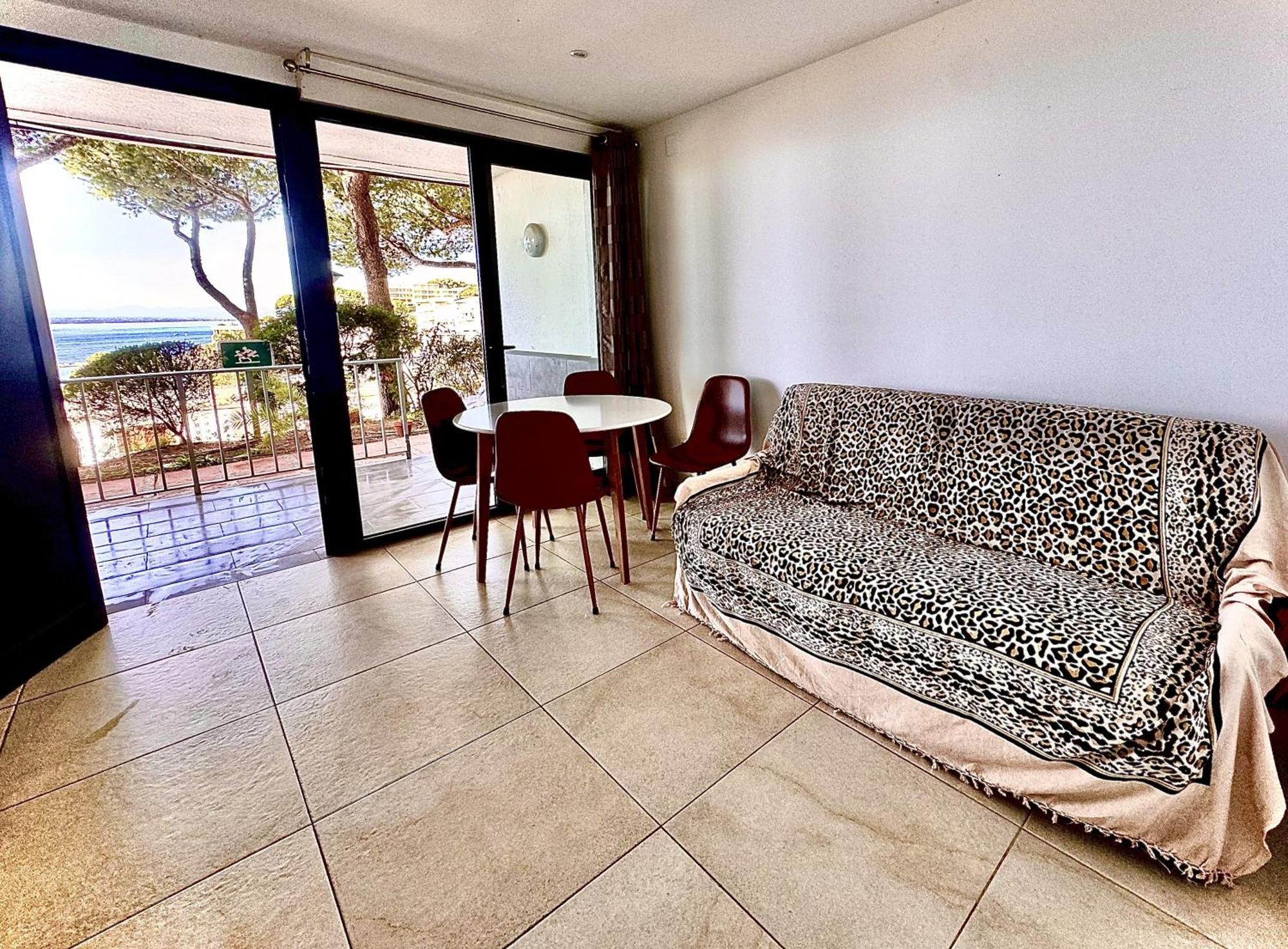 Bernie Apartment Roses Exterior photo